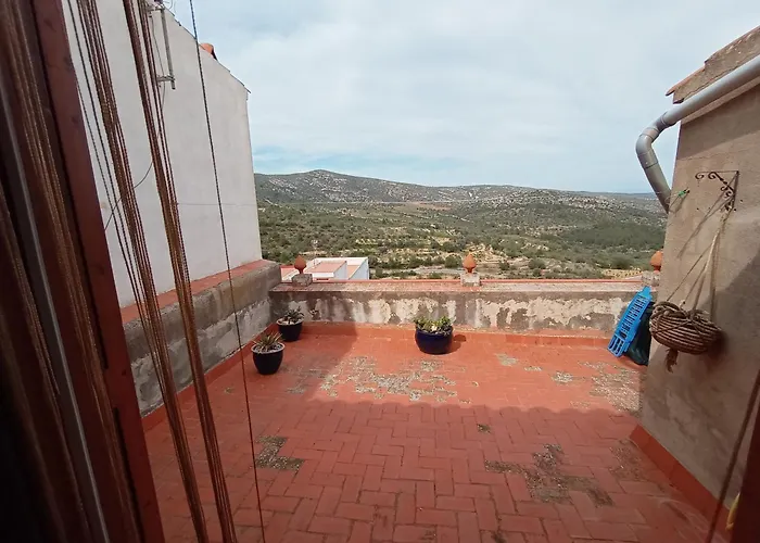 Tranquil And Spacious Townhouse In Historical And Picturesque Cervera Del Maestre