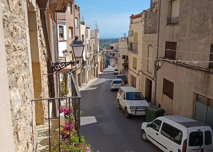 Tranquil And Spacious Townhouse In Historical And Picturesque Cervera Del Maestre