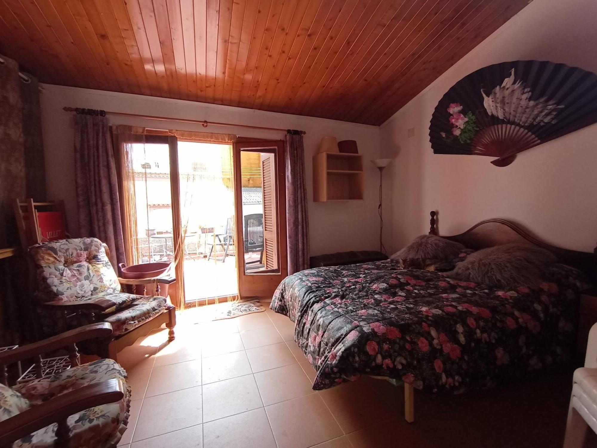 Tranquil And Spacious Townhouse In Historical And Picturesque Ferienhaus Cervera del Maestre