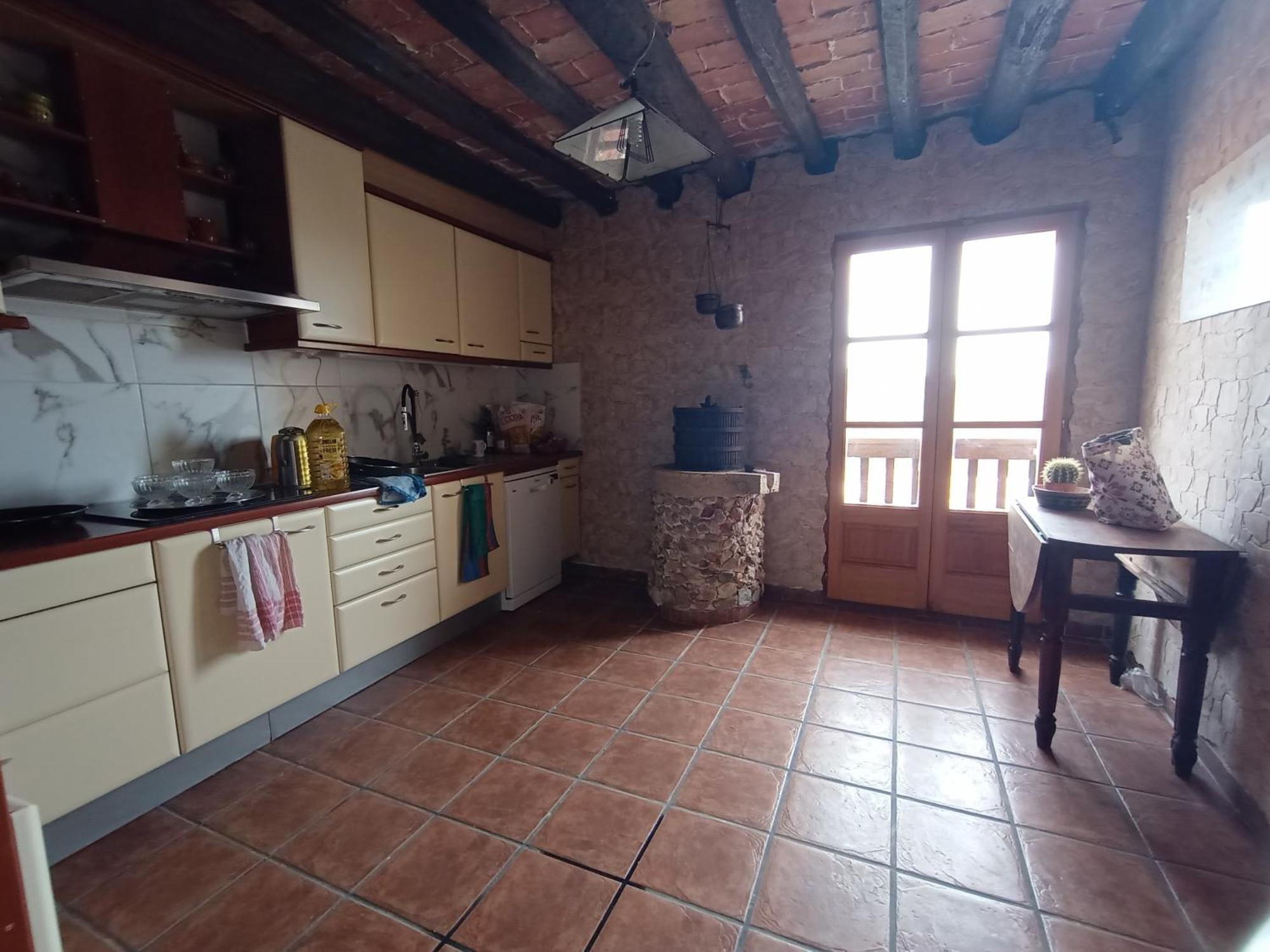 Tranquil And Spacious Townhouse In Historical And Picturesque